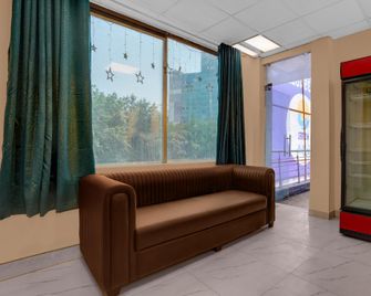 Hotel O La Belle - Noida - Lobby
