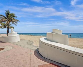 Rustic Retreats Spacious 1BR For 4 guests In The Heart of Fort Lauderdale - Fort Lauderdale