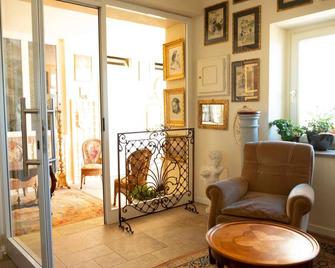 Ai Leoni Ruggenti - Giardino Segreto con Vista sul Monferrato - Ottiglio - Sala de estar