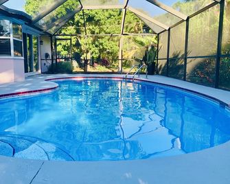 Coastal Beautiful Pool Home - Vero Beach - Pool
