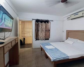 Sivasakthi Hotel - Tiruvannāmalai - Bedroom
