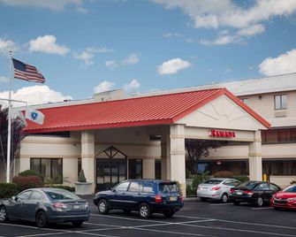 Ramada by Wyndham Boston - Boston - Building