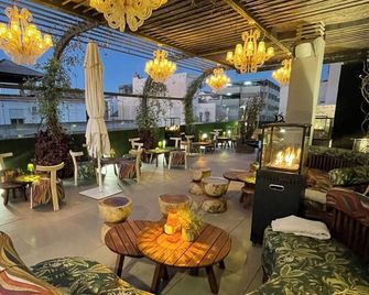 Mariposa Hotel Malaga - Malaga - Patio