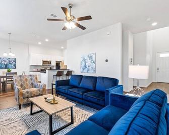 Irving Townhouse - Irving - Living room