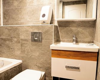 Breeze Hotel - Calais - Bathroom