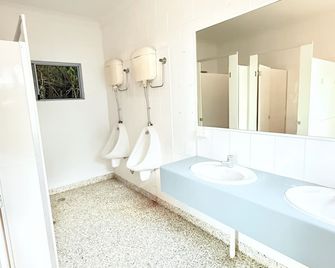 Beach accommodation with Shared facilities - Emu Park