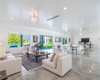 Casa Paradiso - Beautiful 1.5 Acre Modern Paradise - Princeton - Living room