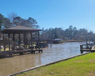Beautiful House On The Water! - Crosby