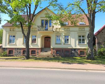 Ferienwohnung 2, 60 qm, 1 Schlafzimmer, Max. 4 Personen - Lindow - Gebäude