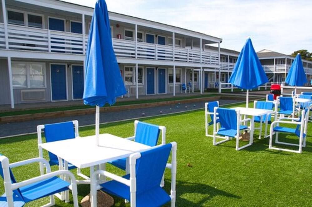 Cape Cod Family Resort - West Yarmouth - Patio
