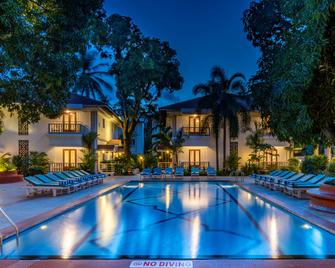 Radisson Goa Candolim - קנדולים - בריכה