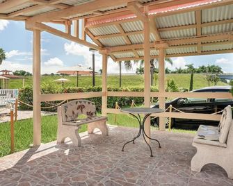 Belmont Inn & Suites - Florida City