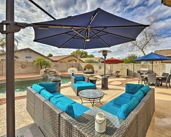 Radiant Peoria Paradise House with Pool and Patio! - Peoria - Patio
