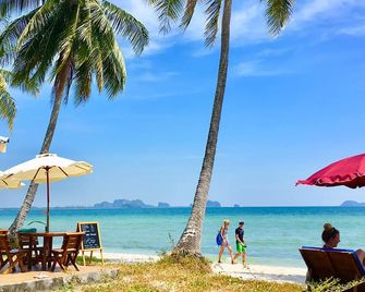 Koh Mook Riviera Beach Resort - Ko Muk - Strand