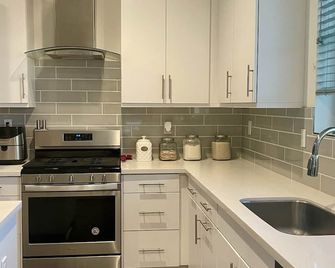 Brand new condo 5 mins from downtown! - סקרמנטו - מטבח