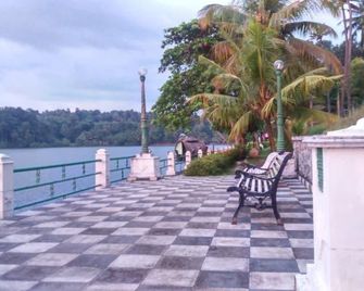 Aadithyaa Resorts - Perumanseri - Balcony