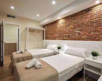 Sagrada Familia Flats - Barcelona - Bedroom