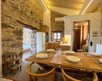 The Stone House - Kantanos - Comedor