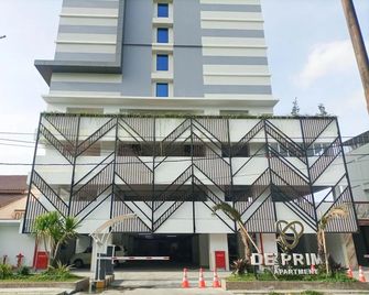 Modern Look Studio at De Prima Apartment By Travelio - Medan - Building