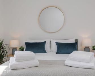 StarHost Residences - Spacious 2-bed Apartment in Newbury - Newbury - Slaapkamer