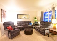 Puffin Place Vacation Rental - Kodiak - Sala de estar
