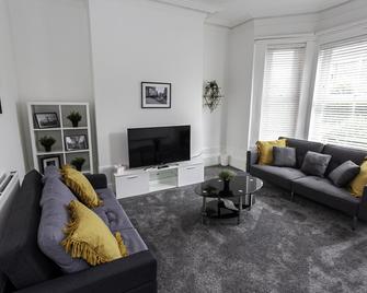Spacious Comfortable house close to Etihad+parking - Manchester - Wohnzimmer