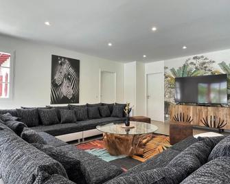 Zeruko izarra - Sara - Sala de estar