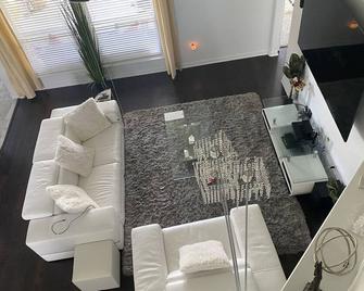 Brand New and Luxury for quiet stays and get aways . - Little Elm - Bathroom