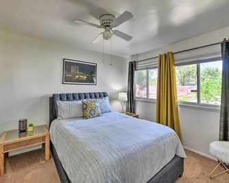 Vintage Las Vegas Oasis Less Than 3 Mi to the Strip! - Las Vegas - Makuuhuone