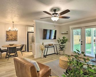 Pet-Friendly Tallahassee Retreat, Near Parks! - Tallahassee - Living room