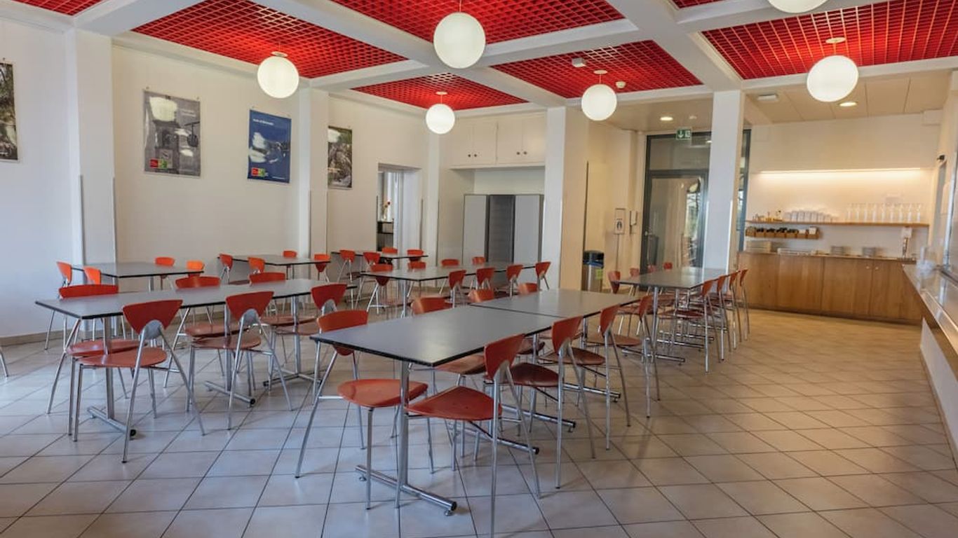 หอพักเยาวชนโลการ์โน