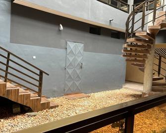 Charming 1 Bdr apartment - Quiet & 5mn to beach - Fast free wifi - Lomé - Stairs