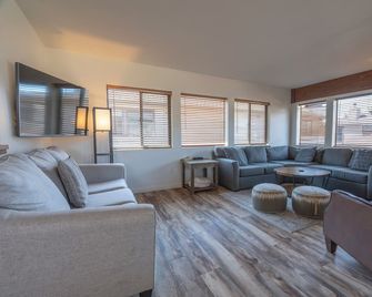 RR-edgewater04 - June Lake - Salon