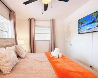 Luxury Oakland Park Retreat Pool Lake Access - Fort Lauderdale - Schlafzimmer