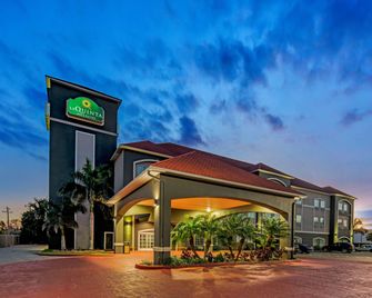 La Quinta Inn & Suites by Wyndham Alamo - McAllen East - Alamo - Edificio