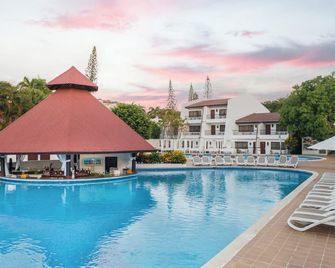 朵拉達斯藍灣渡假村 - 限成人 - 式 - 普拉塔港 - Puerto Plata/普拉塔港 - 游泳池