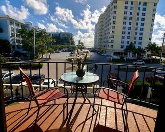 Avalon by EVRentals - Deerfield Beach - Balkón