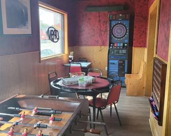 Cozy apartment in delightful Brown City with WiFi, AC - Brown City - ダイニングルーム