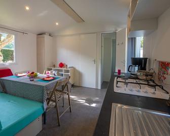 Camping Au Tour de l'Aveyron - LʼHospitalet-du-Larzac - Comedor