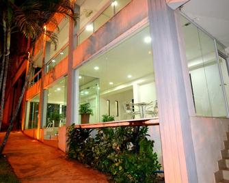 Hosteria Casa Blanca Iguazu - Puerto Iguazú - Edificio