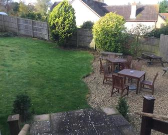 The Haymaker Inn - Chard - Patio