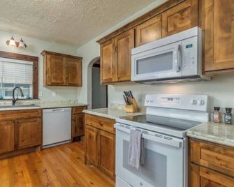 Charming craftsman home centrally located to multiple state parks. - Lebanon - Кухня