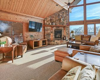 Lodge w/ Indoor Pool, Along Devil's Lake Park - Merrimac - Sala de estar