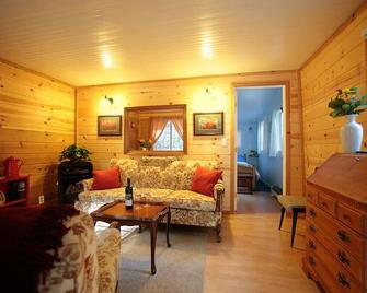 Raymond's Bakery - Gravenstein Cottage - Cazadero - Sala de estar