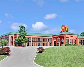 Super 8 by Wyndham Knoxville East - Knoxville - Building