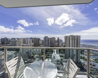 Refurnished! 33rd Floor Rare Executive Suite 2br/2.5ba W/Kitchen & Laundry - Honolulu - Balkon