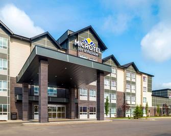 Microtel Inn & Suites by Wyndham Red Deer - Red Deer - Rakennus