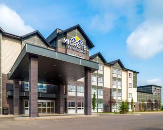 Microtel Inn & Suites by Wyndham Red Deer - רד דיר