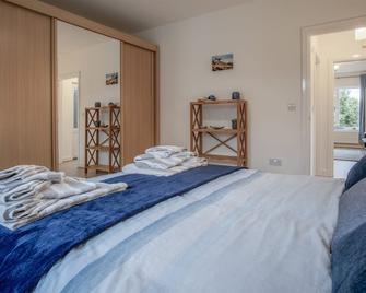 Shorelands - 1 Bedroom - Manorbier - Tenby - Schlafzimmer