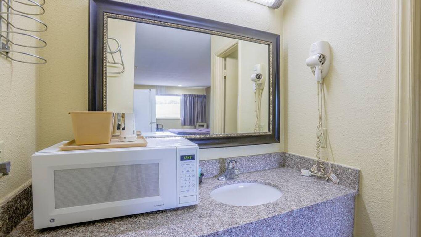 Budget Inn By OYO Natural Bridge I-81